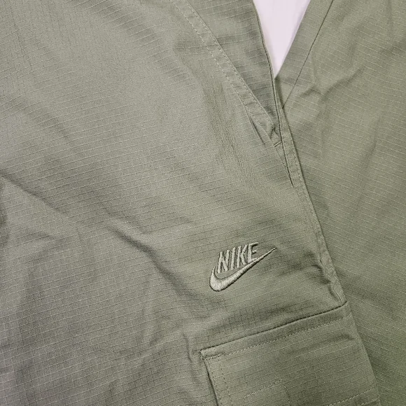 Nike Club Standard Fit Oil Green Cargo Pants FZ5765-386 Men's Size 34x32